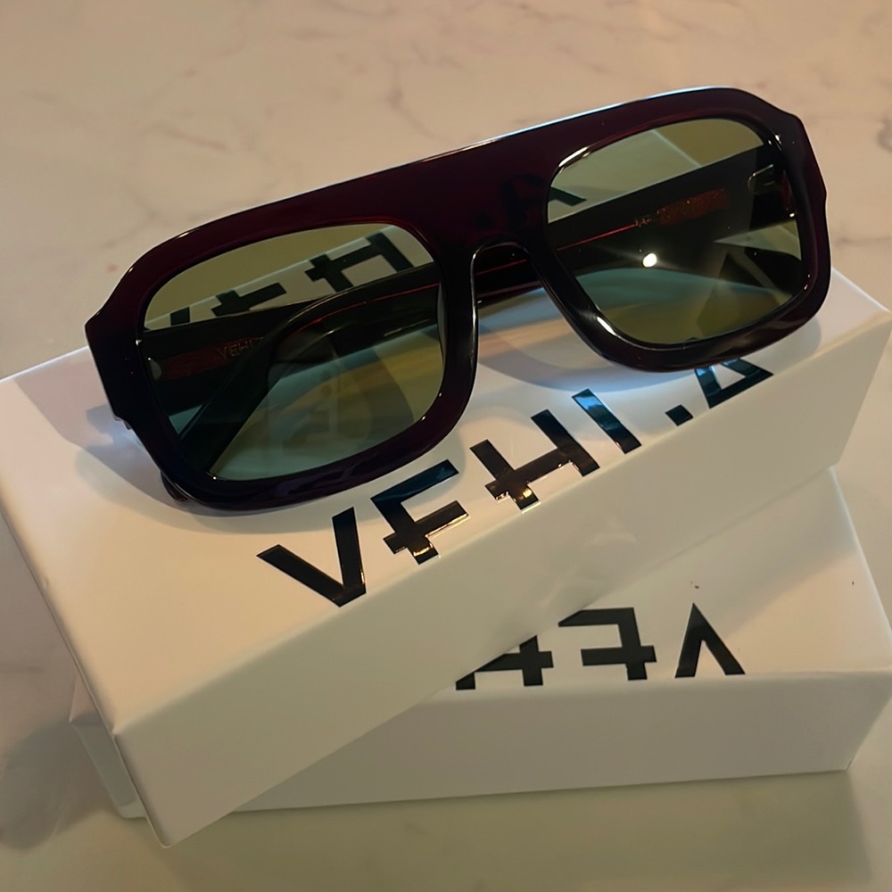 VEHLA Kaia sunglasses in Malbec/Khaki NEVER WORN